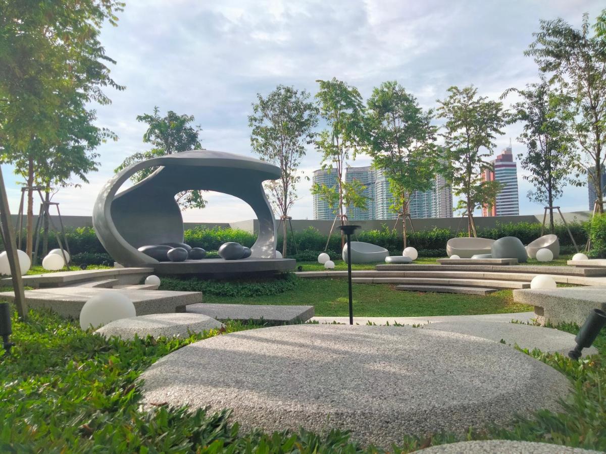 Scarletz Suites Klcc I Homebrickz Куала Лумпур Екстериор снимка