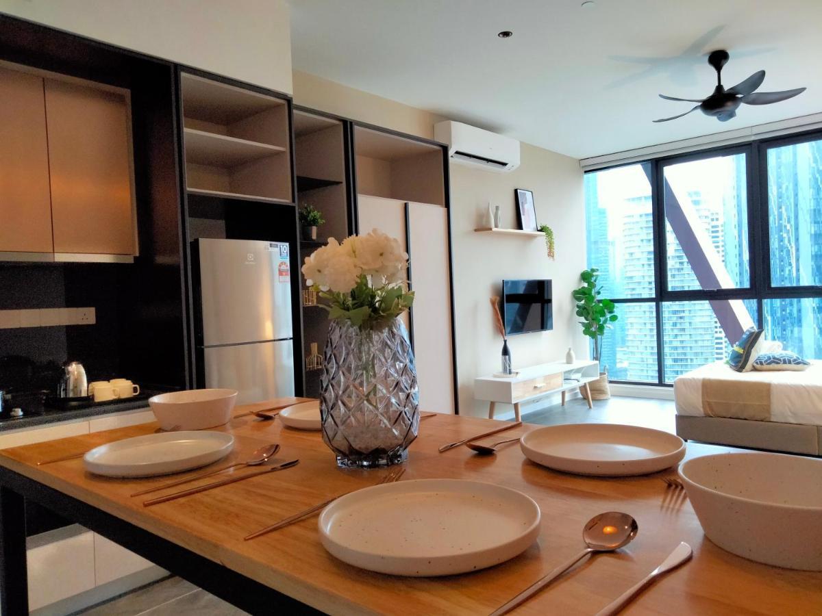 Scarletz Suites Klcc I Homebrickz Куала Лумпур Екстериор снимка