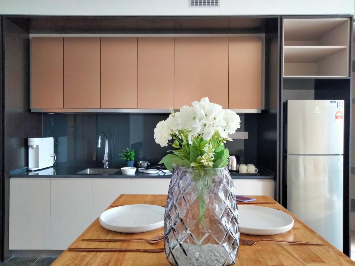 Scarletz Suites Klcc I Homebrickz Куала Лумпур Екстериор снимка