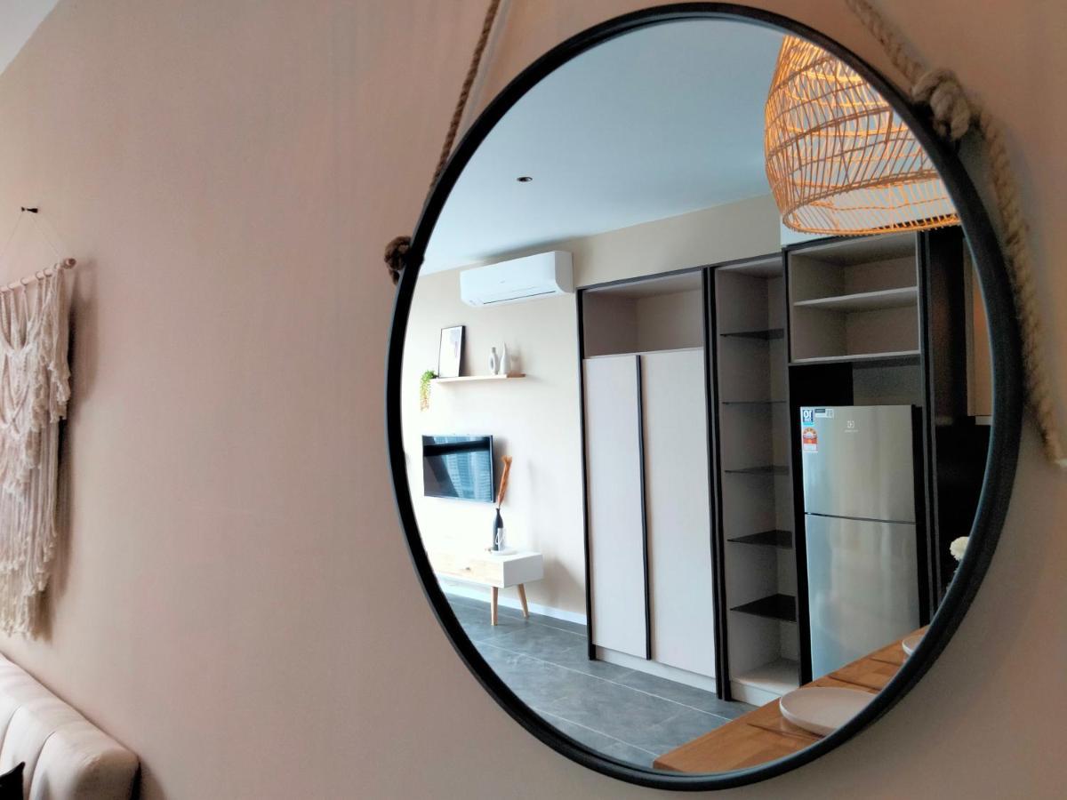 Scarletz Suites Klcc I Homebrickz Куала Лумпур Екстериор снимка