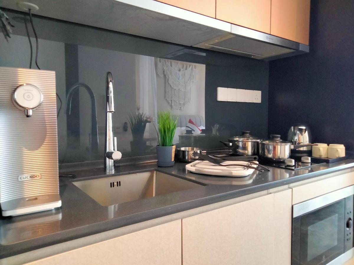 Scarletz Suites Klcc I Homebrickz Куала Лумпур Екстериор снимка